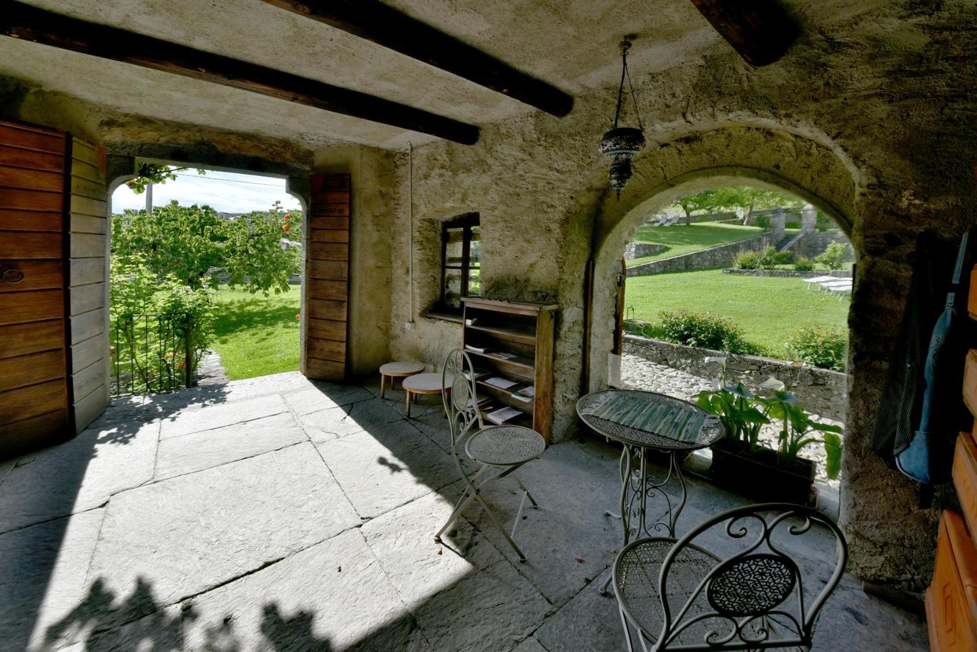 Villa Piano Nobile Al Roseto Del Drago San Bernardo  Exterior foto