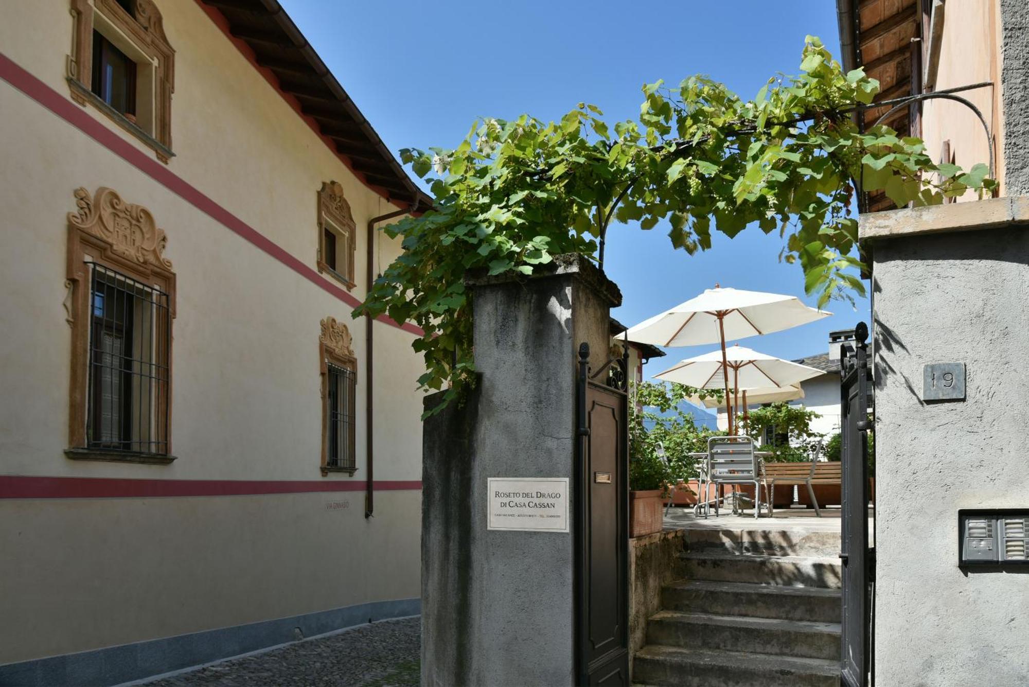 Villa Piano Nobile Al Roseto Del Drago San Bernardo  Exterior foto
