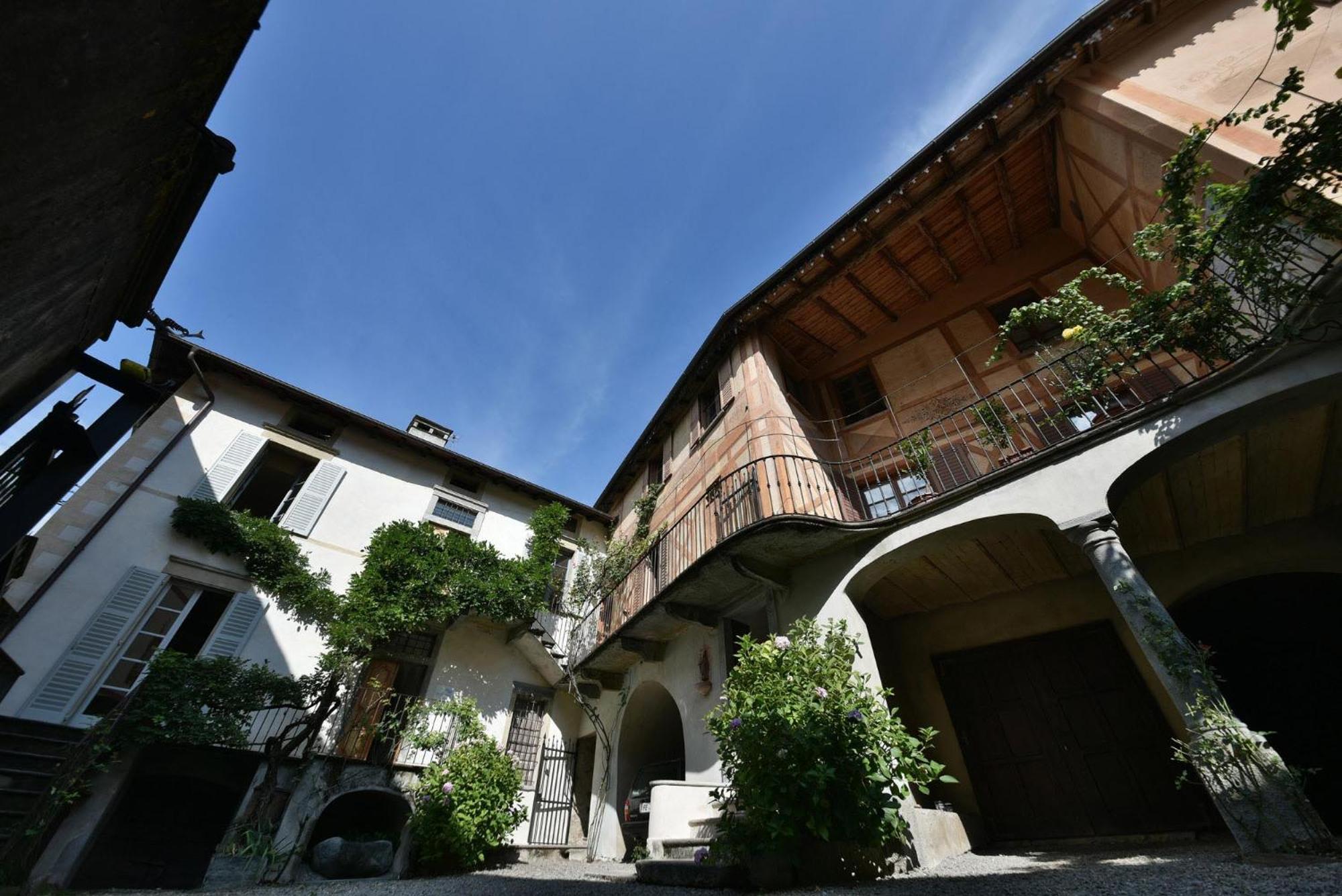 Villa Piano Nobile Al Roseto Del Drago San Bernardo  Exterior foto