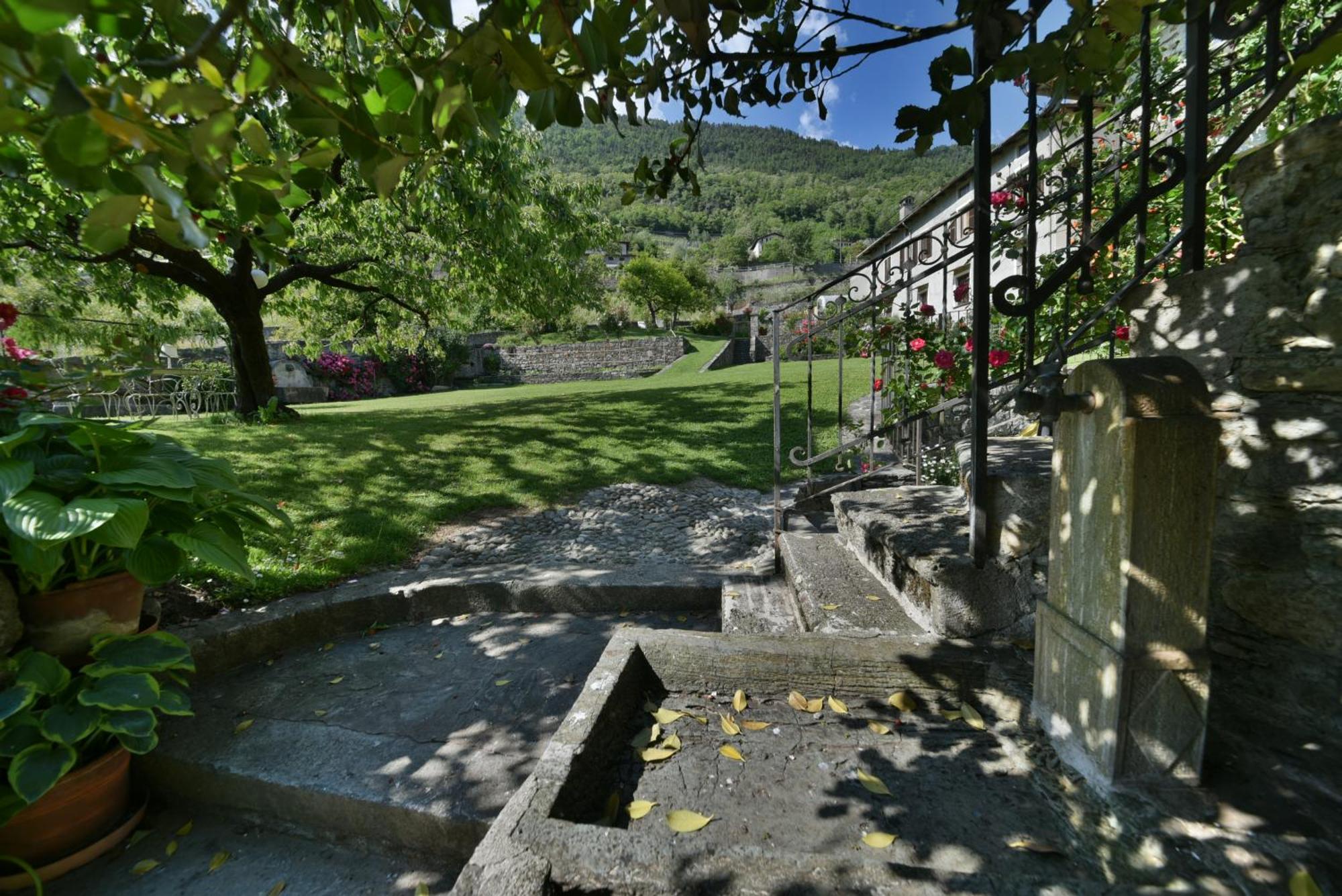 Villa Piano Nobile Al Roseto Del Drago San Bernardo  Exterior foto